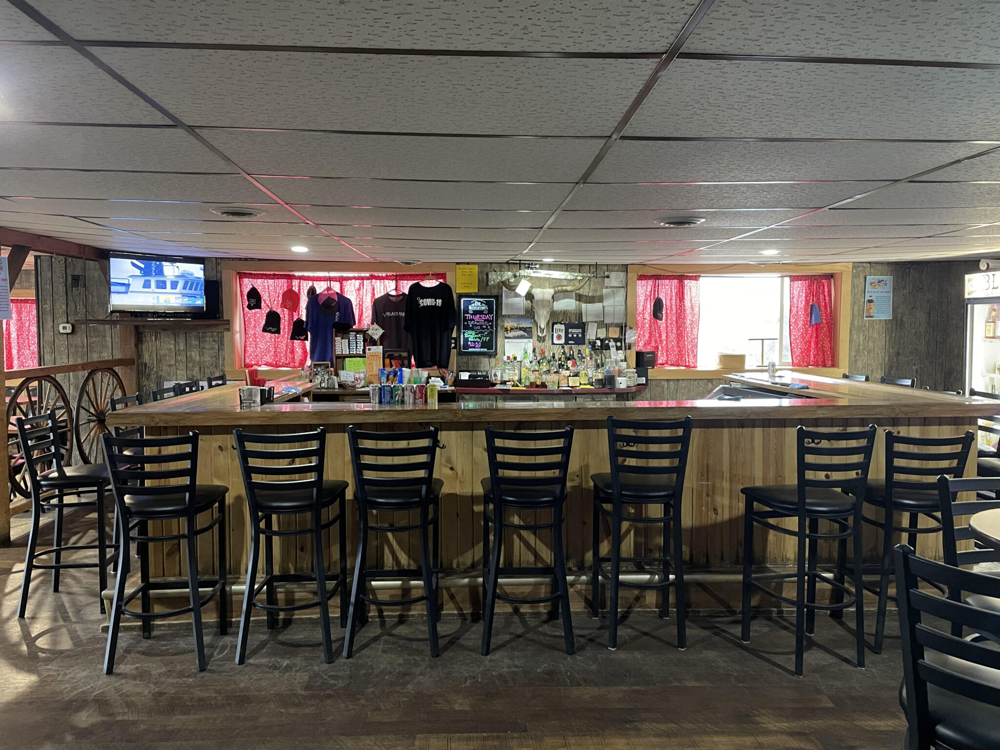 Small Town Eats Black Oak Grill & Saloon in Holmen KQ98