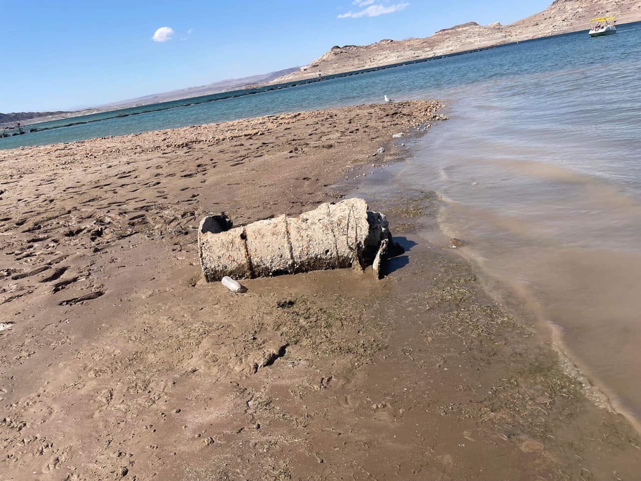 BODY FOUND IN BARREL IN VEGAS LAKE KQ98